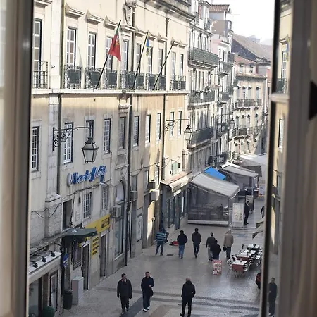 Pensao Flor Da Baixa بيت ضيافة 2*