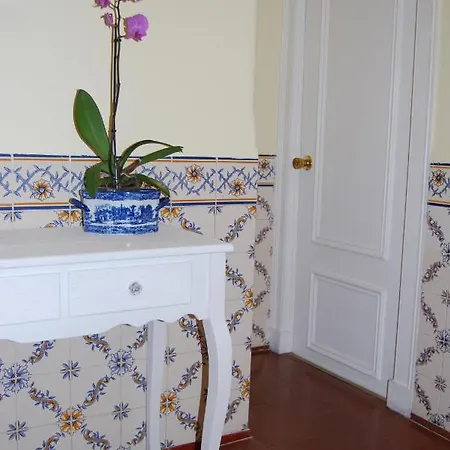 بيت ضيافة Pensao Flor Da Baixa 2*